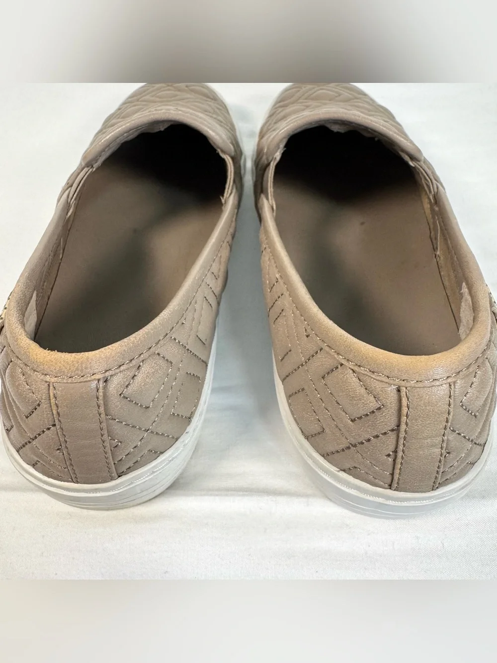 Tory Burch Jesse Quilted Leather Slip On Loafer Shoes Women’s 7.5 M Beige Preppy